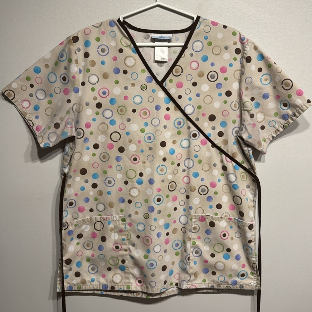 SB Scrubs | Size M | Scrub Top | Tan Colorful Circles